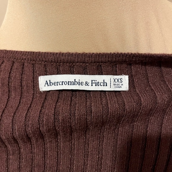 Abercrombie & Fitch Faux Wrap Crop Sweater in Brown, size XXS - Picture 3 of 3